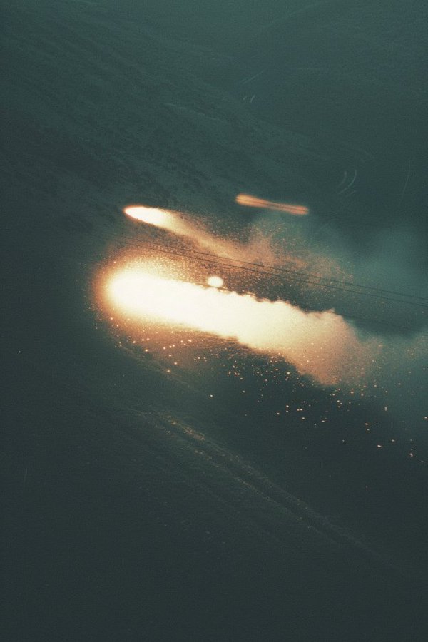 --sref 1557937270::2 2209567399::1 3117130089::2